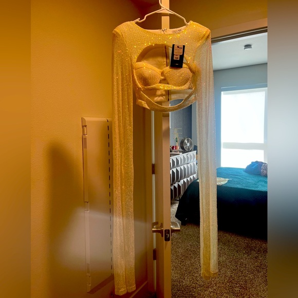 Two piece sequin mini skirt set. Never Worn. - Picture 2 of 5